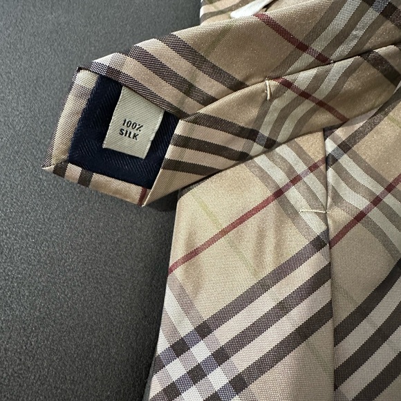 Burberry tie - Picture 5 of 7